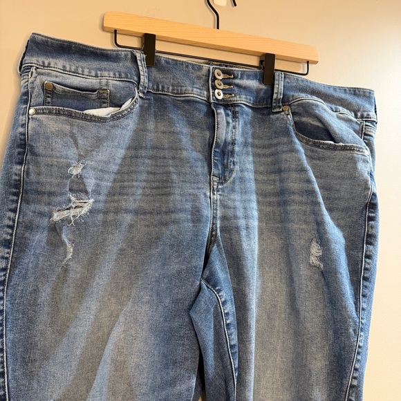 Torrid Feel The Fit Distressed Skinny Jeans Light Wash 24R Plus - Picture 4 of 10